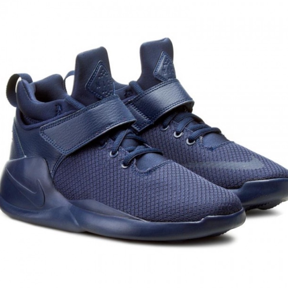 Nike Kwazi Sneakers Boys Size 4.5Y